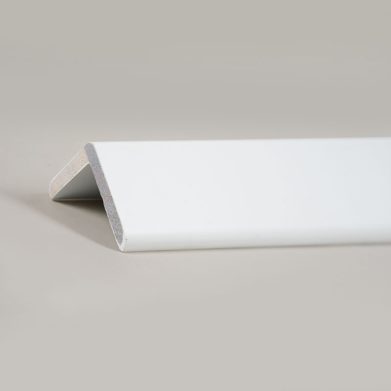 Striscia di transizione in legno massello ad angolo retto (90°) (primerizzata con fondo e vernice) - Bianca 1 1/2
