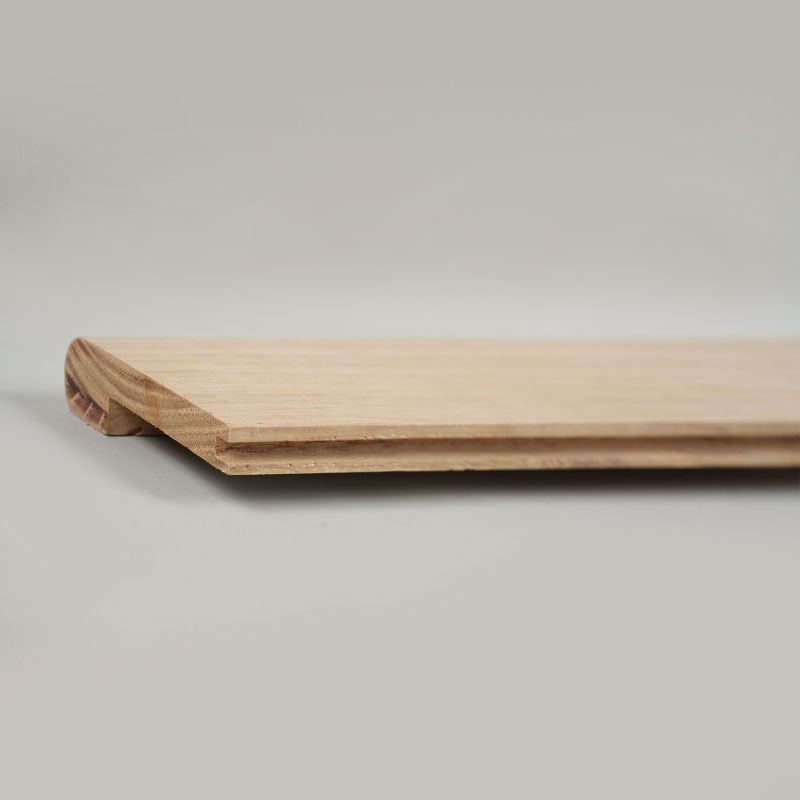 Profilo per scale in tronchi interi di quercia bianca (verniciatura non finita) – Rovere colore naturale –1/2