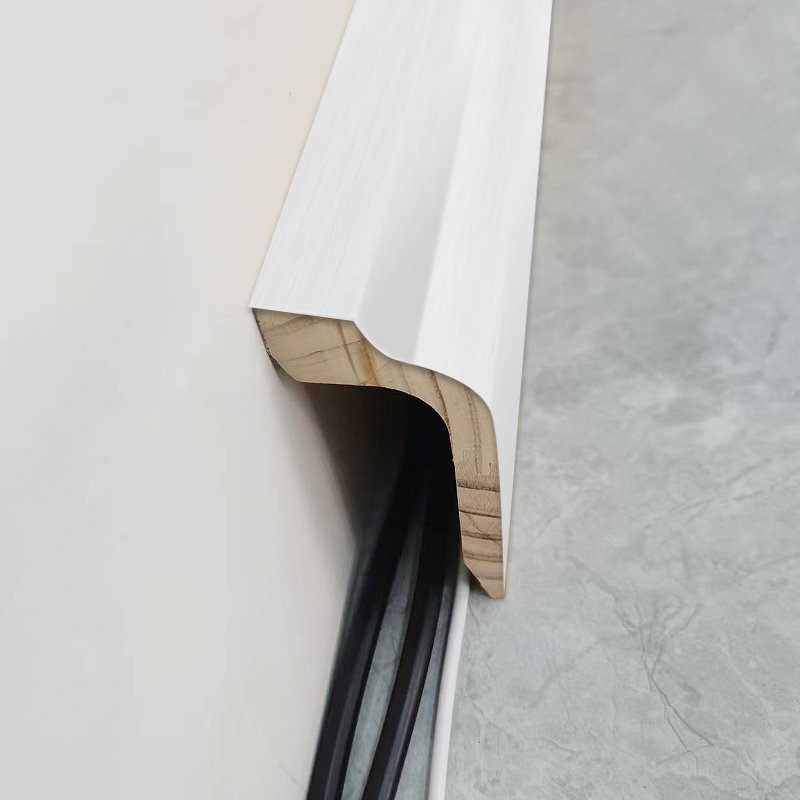 Battiscopa in legno di pino (primerizzato con stucco + vernice) - Bianco 1 3/5'x3 5/9'