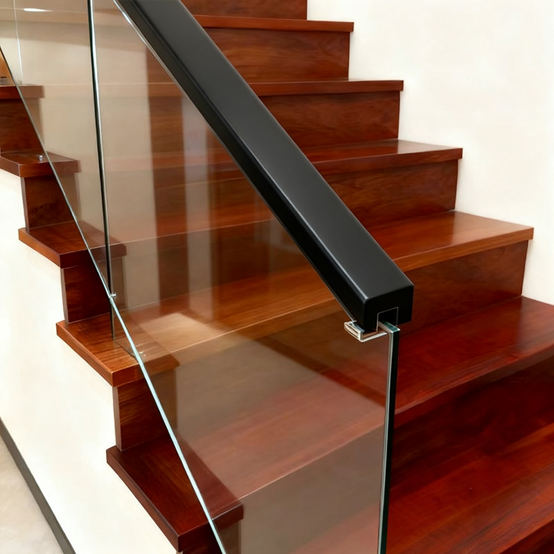 Corrimano per scale in legno massello (primerizzato e verniciato) - Monaco di Baviera 1 1/6' x 1 1/6'