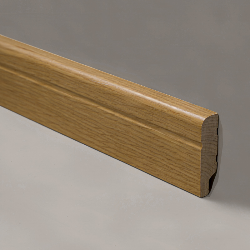 Battiscopa in legno massello (rivestito con impiallacciatura di rovere bianco + vernice) - Colore rovere naturale 1/2' x 2 3/8'